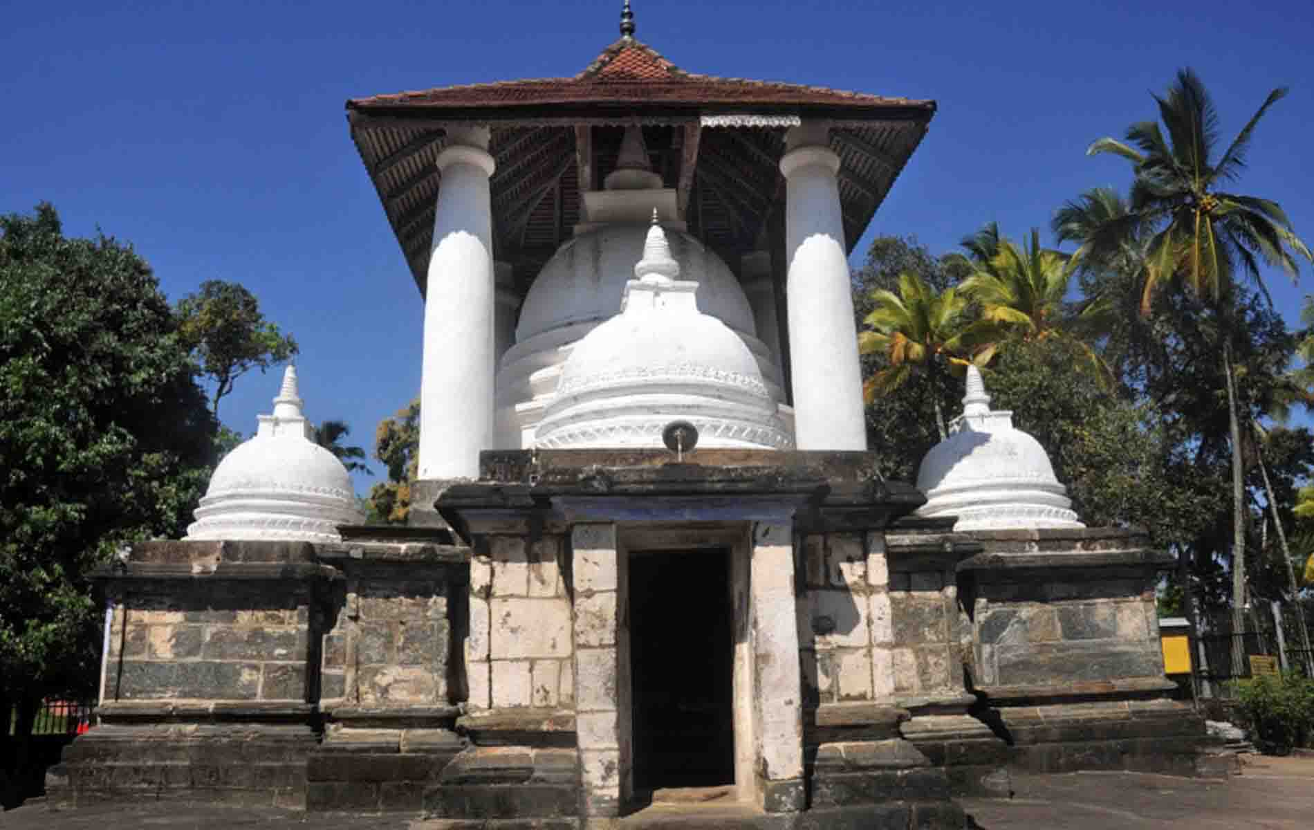 gadaladeniya temple