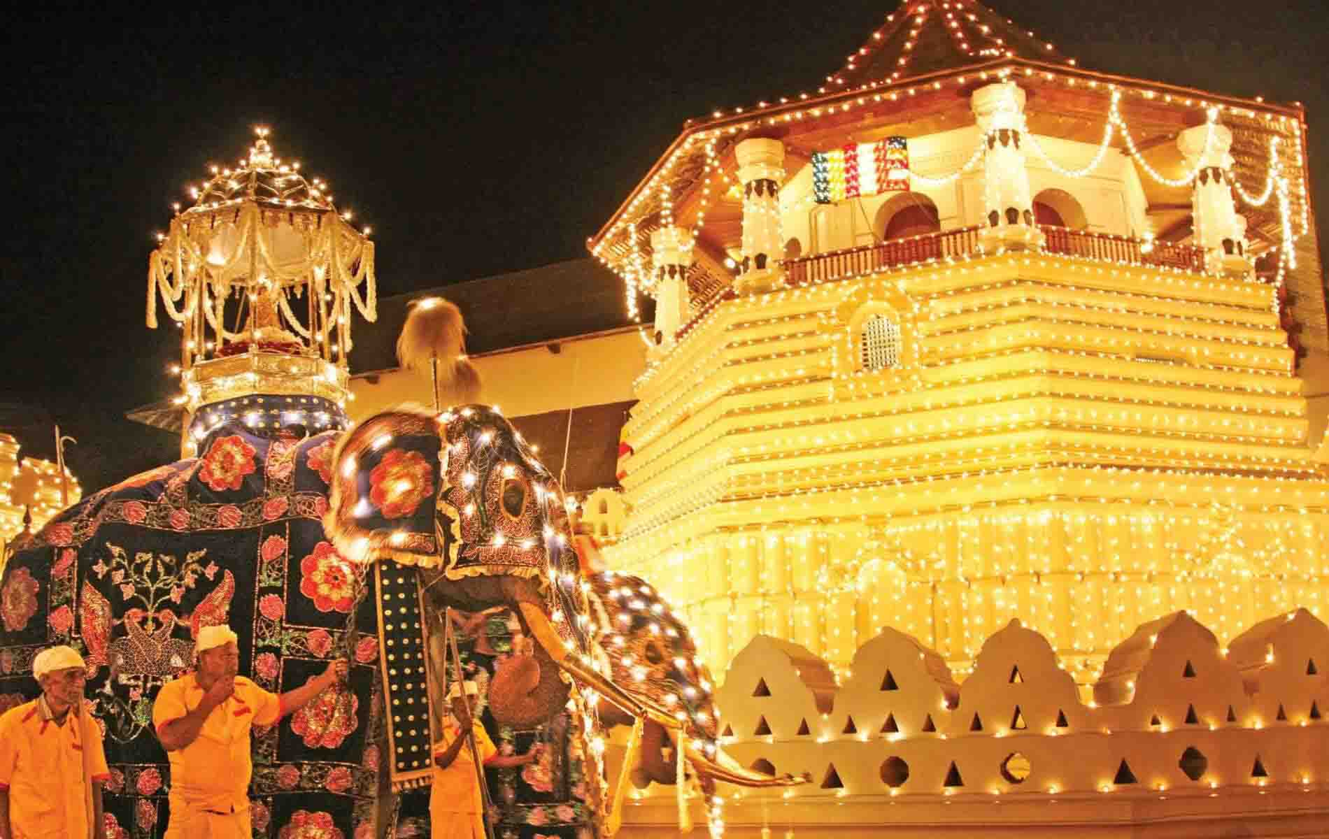 kandy esala poya perahera