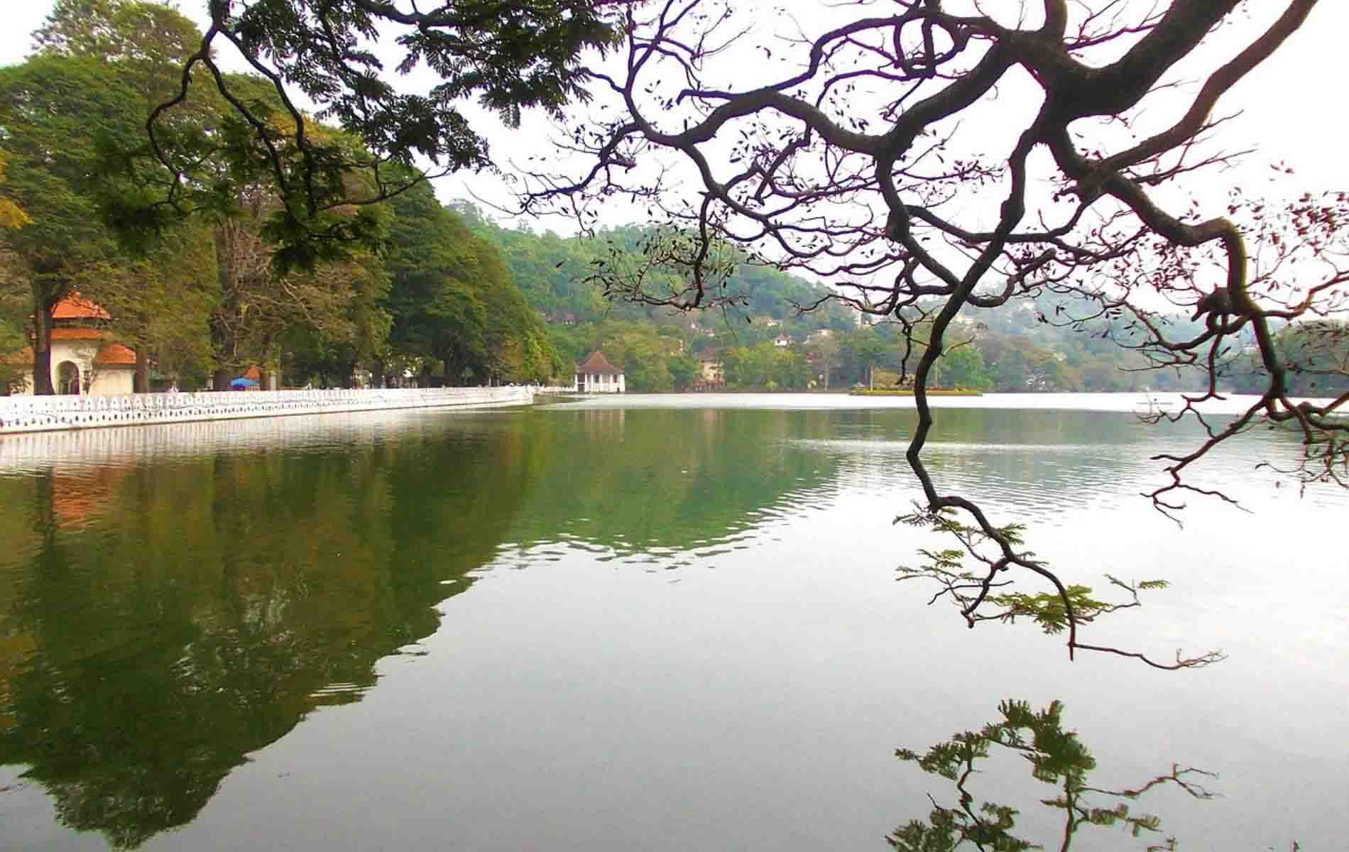 kandy lake
