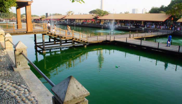 Pettah-Floating-Market