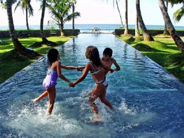 Budget travellers and social travellers