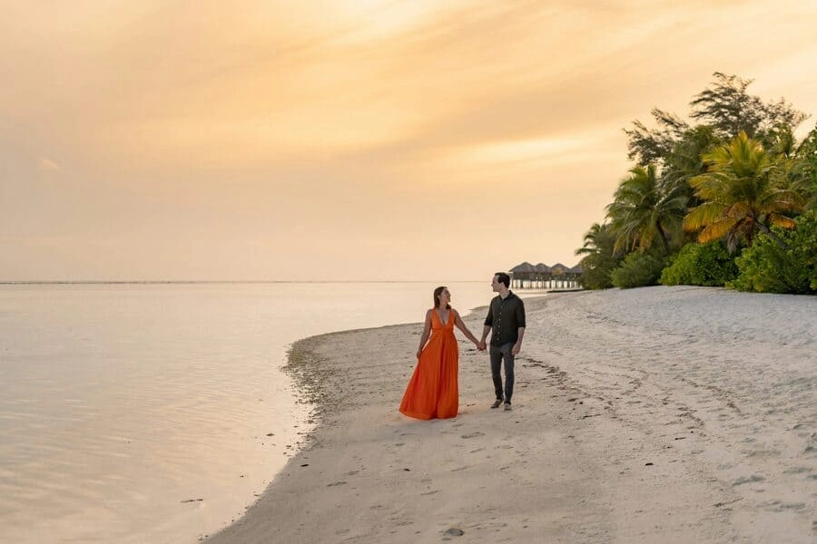 Couples, families, honeymooners and relaxed travellers